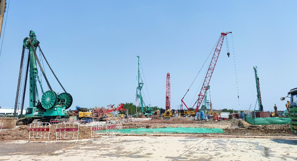 金泰抓钻铣设备马力全开，汇战“羊城花冠”白云机场T3航站楼